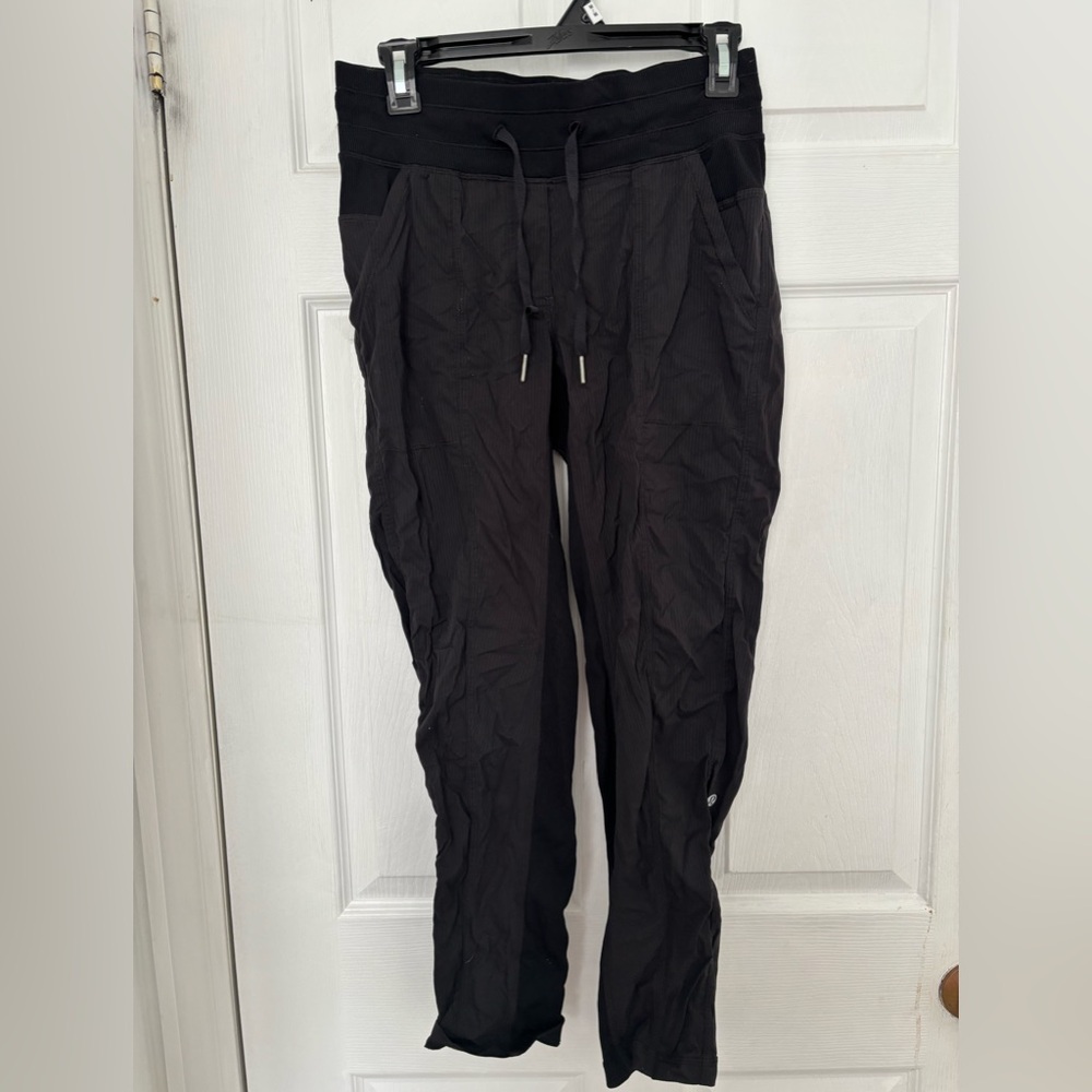Lululemon Straight fit, cropped Studio Pants